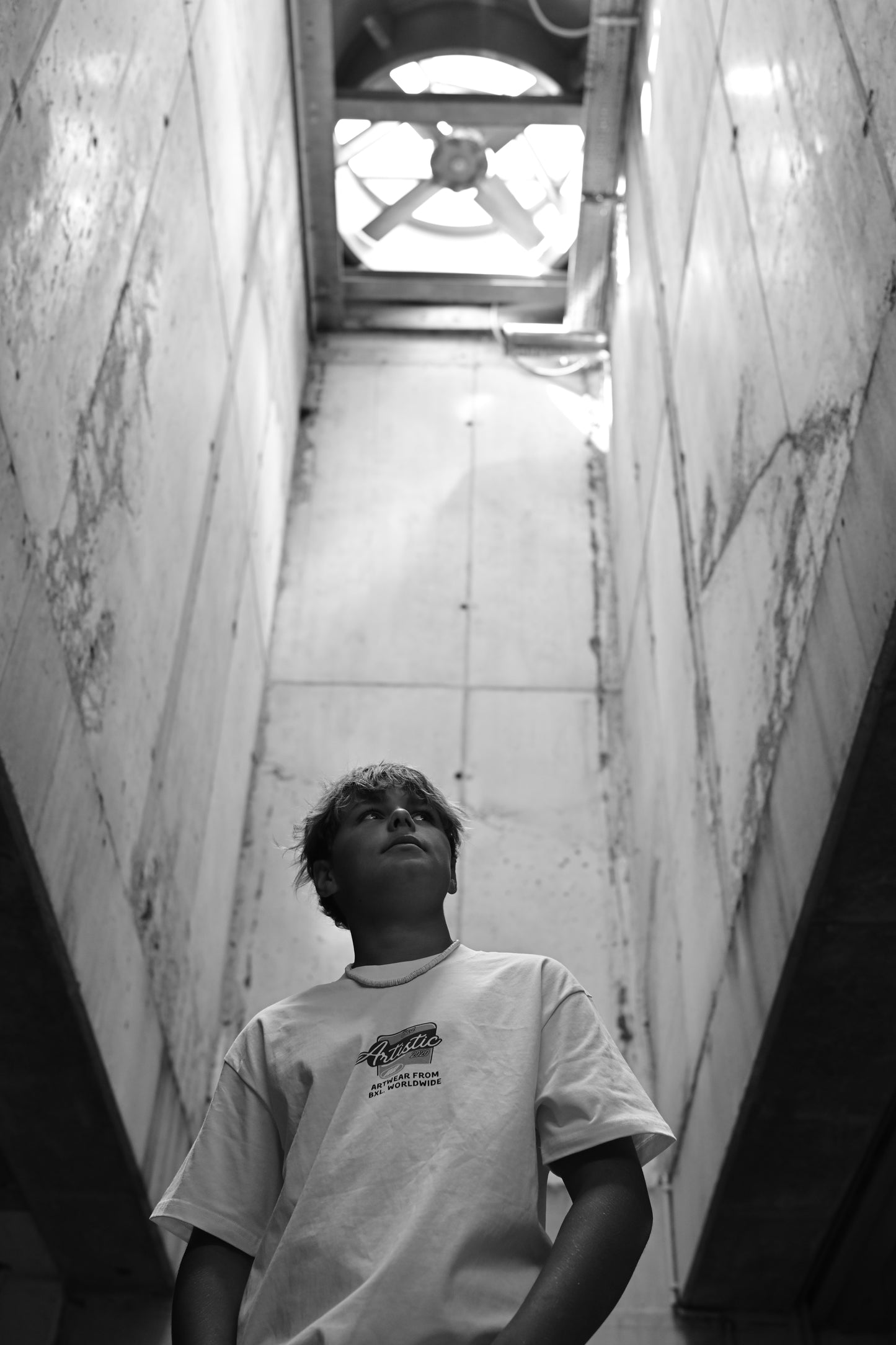 Retro-inspired white short sleeve shirt 2025