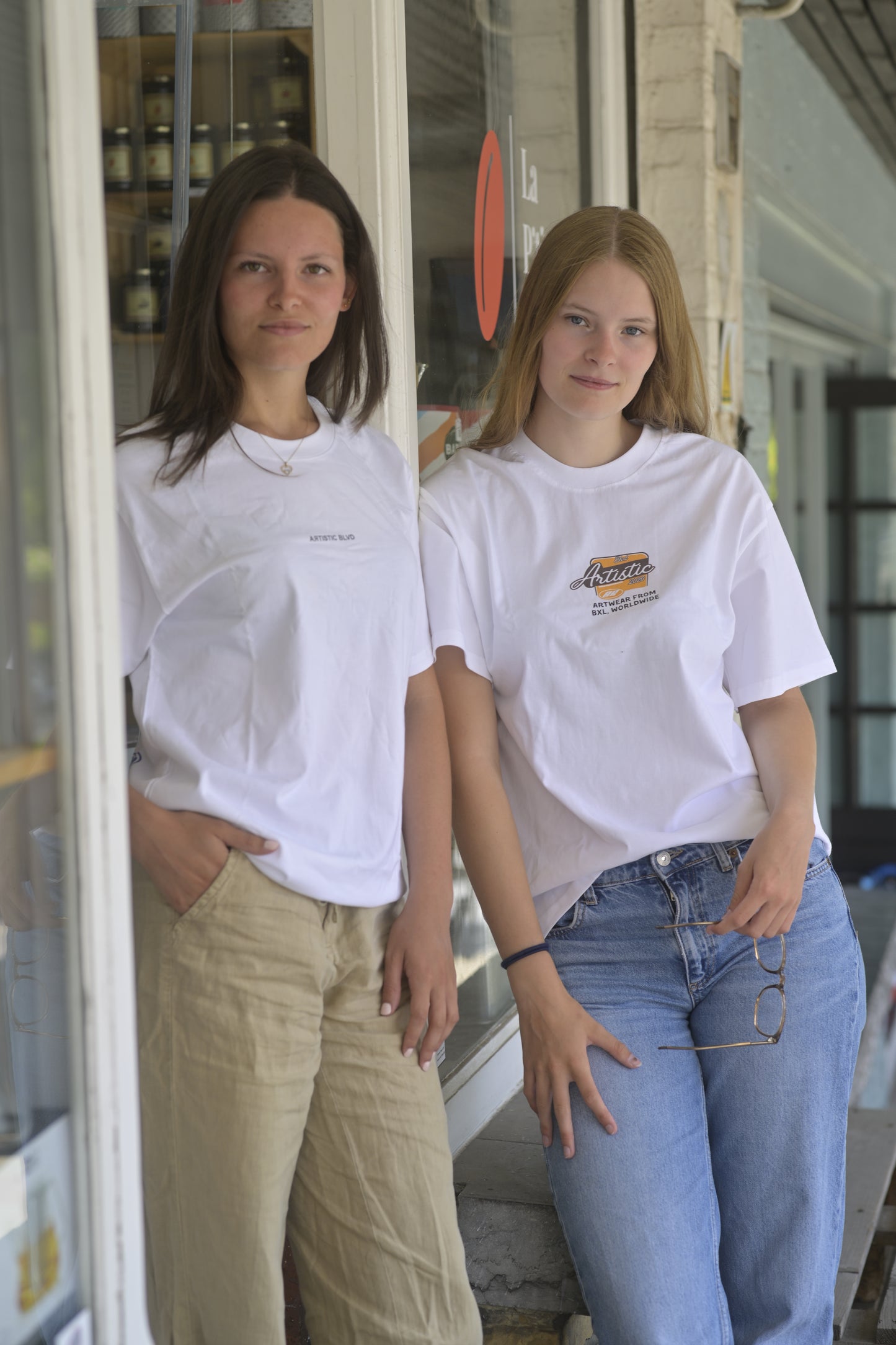 Retro-inspired white short sleeve shirt 2025