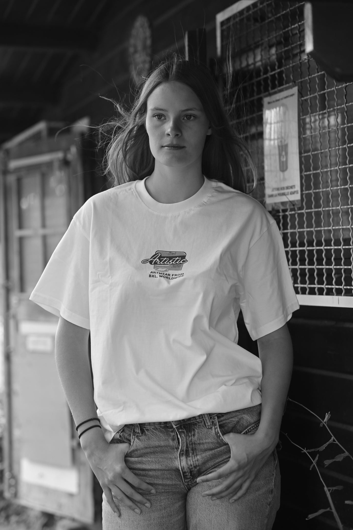 Retro-inspired white short sleeve shirt 2025