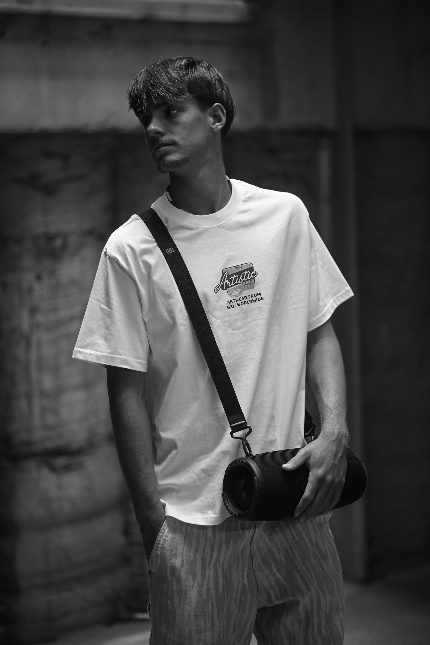 Retro-inspired white short sleeve shirt 2025